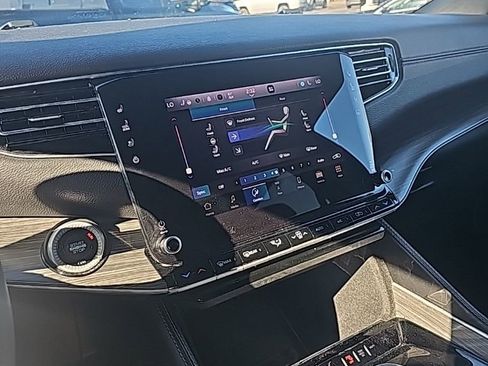 Certified 2024 Jeep Wagoneer L Series II w/ Flexible Seating Group image 11