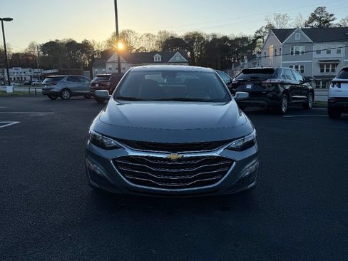 Used 2024 Chevrolet Malibu LT FWD image 2