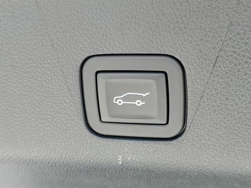 Used 2024 GMC Yukon XL Denali w/ Advanced Technology Package RWD image 9
