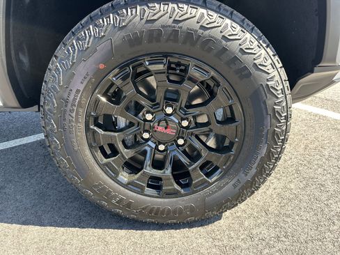 Used 2026 GMC Canyon Elevation image 13