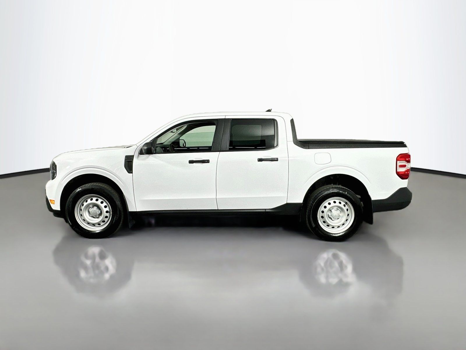 Used 2023 Ford Maverick XL FWD image 4