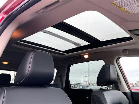 Used 2024 Nissan Pathfinder SL w/ SL Premium Package FWD image 22