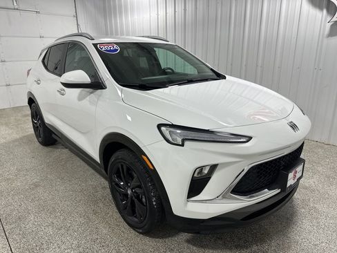 Used 2024 Buick Encore GX Sport Touring image 2