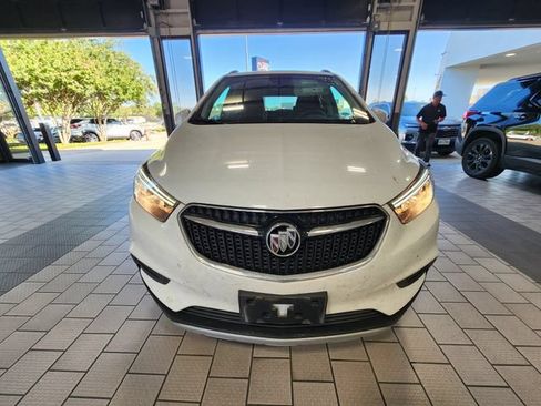 Used 2020 Buick Encore Preferred FWD image 2