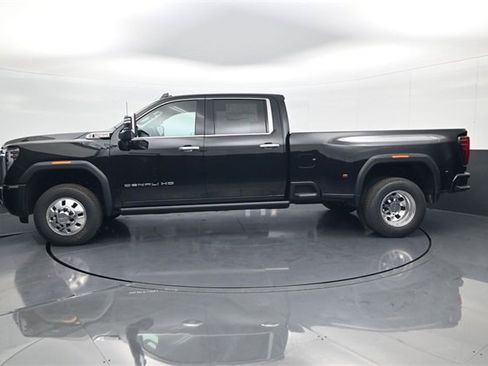 New 2026 GMC Sierra 3500 Denali w/ Denali Reserve Package image 8