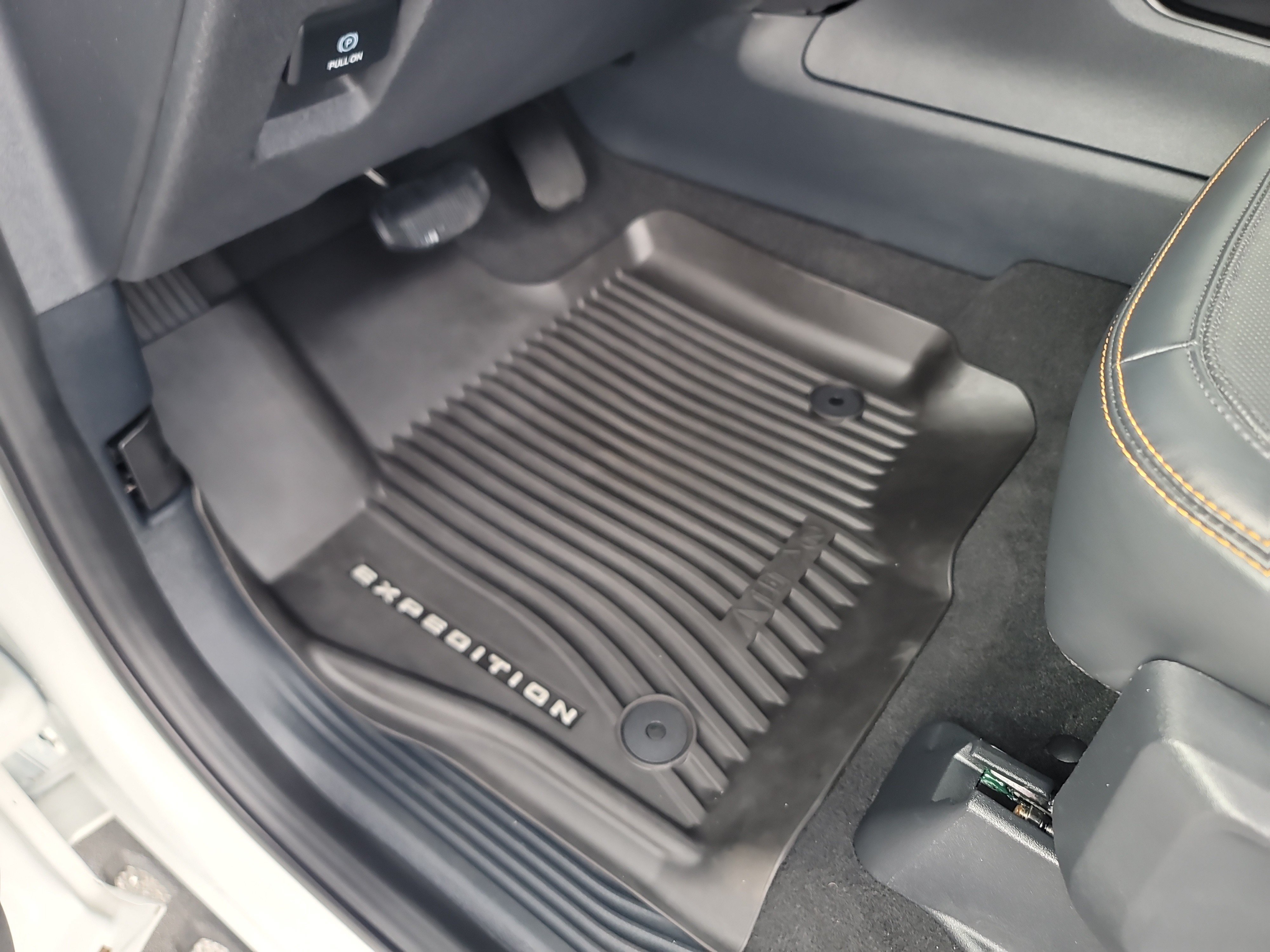 Used 2025 Ford Expedition Tremor AWD/4WD image 16
