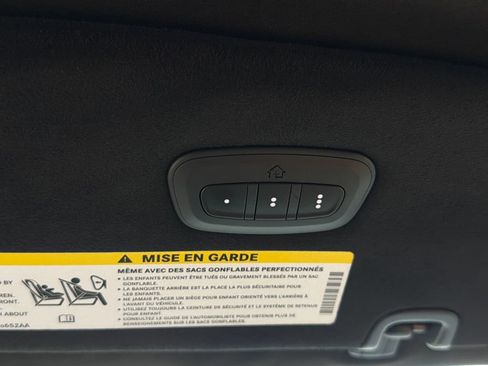 Used 2023 Chrysler Pacifica Pinnacle FWD image 36
