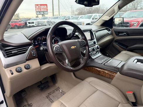 Used 2020 Chevrolet Suburban Premier image 32