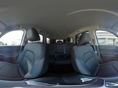 Used 2025 Nissan Pathfinder SV image 50