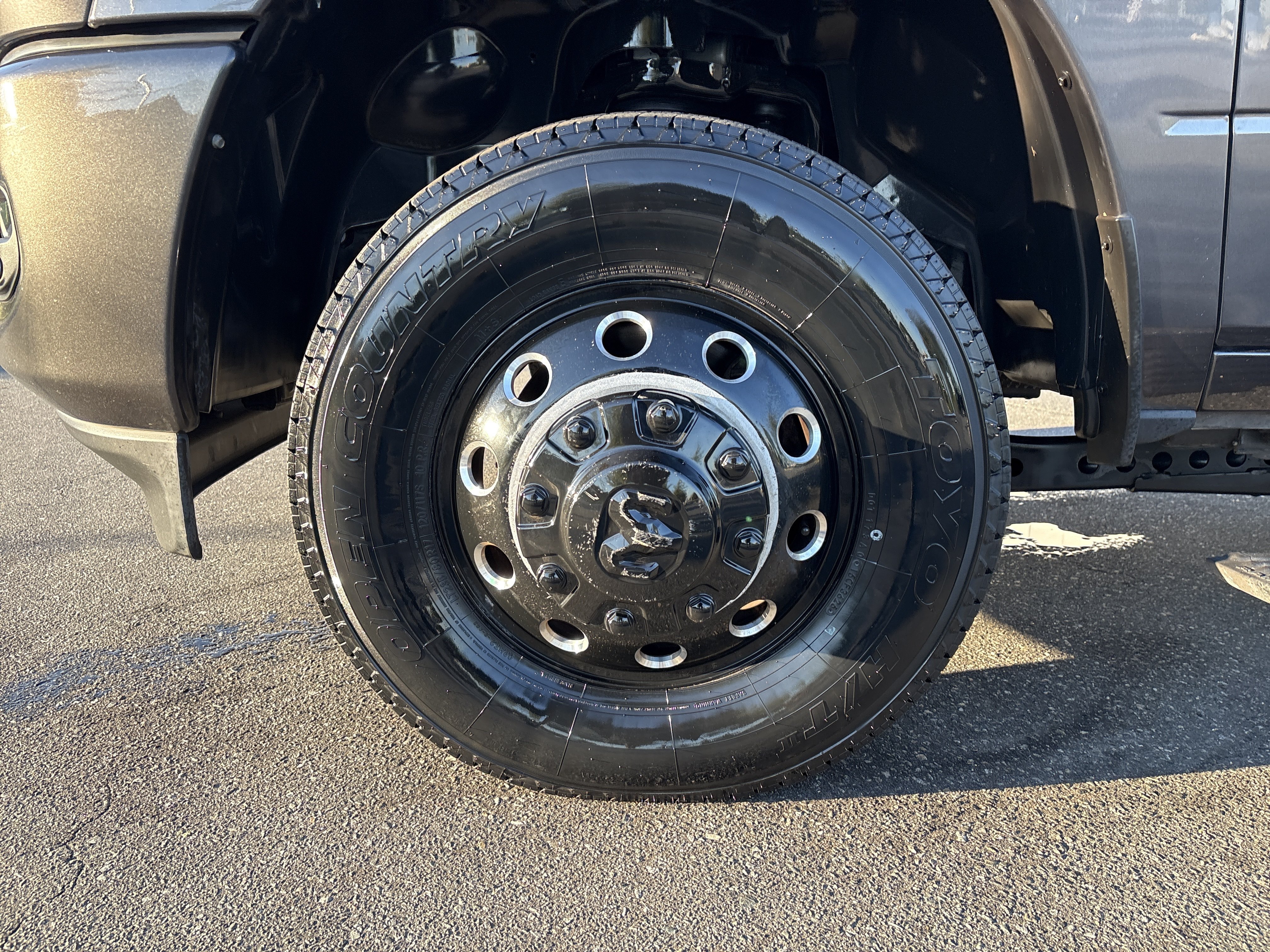 Used 2025 RAM 3500 Laramie AWD/4WD image 14