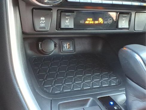Used 2023 Toyota RAV4 XSE AWD/4WD image 8