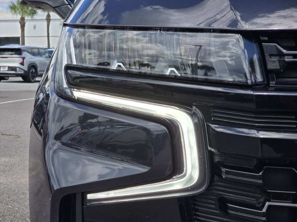 Used 2023 Chevrolet Suburban Z71 w/ Z71 Off-Road Package AWD/4WD image 11