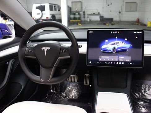 Used 2022 Tesla Model 3 Performance image 33