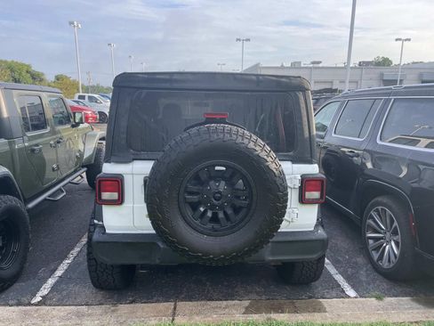 Used 2022 Jeep Wrangler Unlimited Sport AWD/4WD image 9