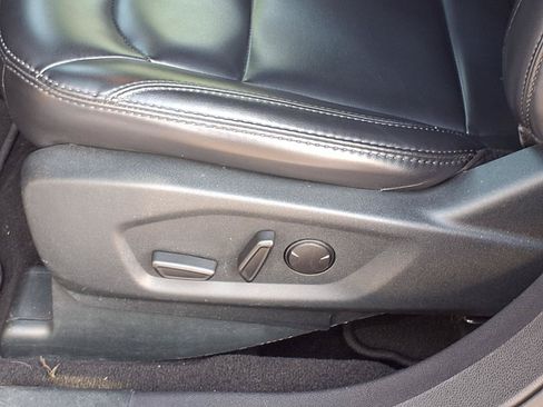 Used 2019 Ford Explorer XLT w/ Equipment Group 202A FWD image 4