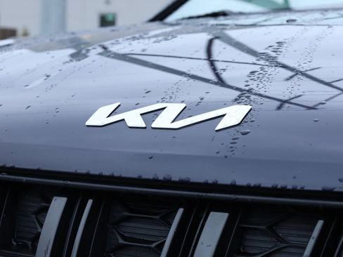 Used 2024 Kia Carnival LX image 19