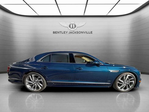 Used 2025 Bentley Flying Spur Plug-In Hybrid image 5