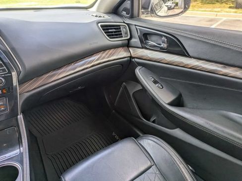 Used 2018 Nissan Maxima Platinum FWD image 17