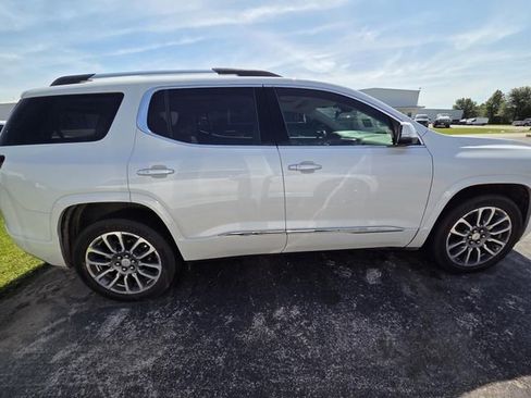 Used 2021 GMC Acadia Denali w/ Denali Technology Package FWD image 8
