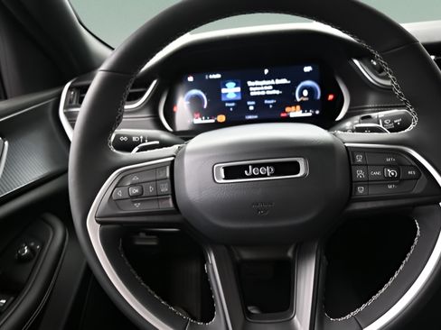 Used 2023 Jeep Grand Cherokee L Laredo AWD/4WD image 34