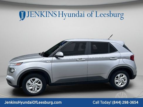 Certified 2024 Hyundai Venue SE FWD image 10