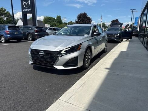 Used 2024 Nissan Altima 2.5 SV FWD image 6