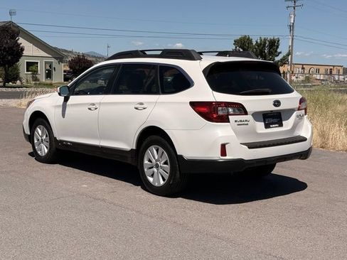 Used 2017 Subaru Outback 2.5i Premium AWD/4WD image 4