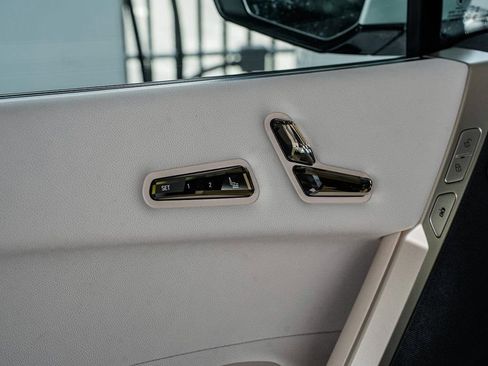 Used 2025 BMW iX xDrive50 w/ Premium Package image 9