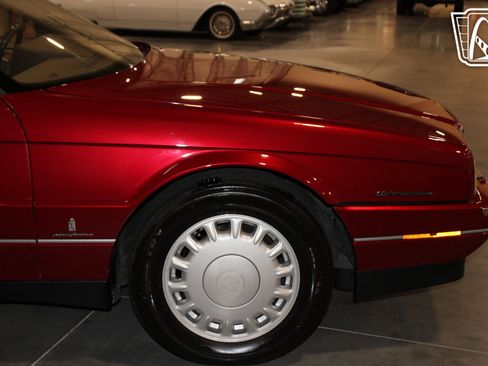 Used 1993 Cadillac Allante FWD image 32
