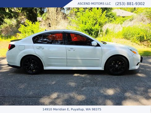 Used 2011 Subaru Legacy 3.6R Limited w/ Popular Equipment Group 2C AWD/4WD image 6