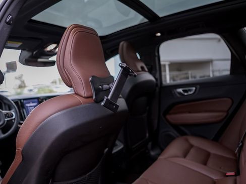 Used 2024 Volvo XC60 B5 Plus w/ Climate Package image 24