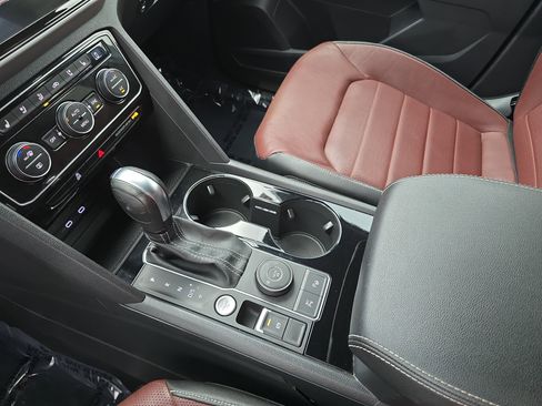 Used 2021 Volkswagen Atlas Cross Sport SEL Premium image 25