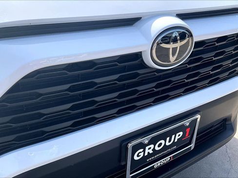 Used 2024 Toyota RAV4 XLE image 30