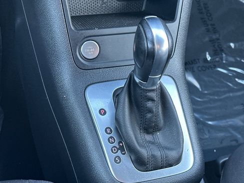 Used 2017 Volkswagen Tiguan S image 23