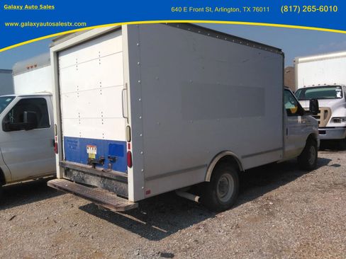 Used 2014 Ford E-350 and Econoline 350 Super Duty RWD image 2