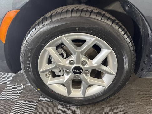 Used 2025 Kia Soul LX w/ LX Technology Package FWD image 23