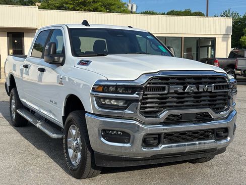 Used 2025 RAM 2500 Big Horn AWD/4WD image 1