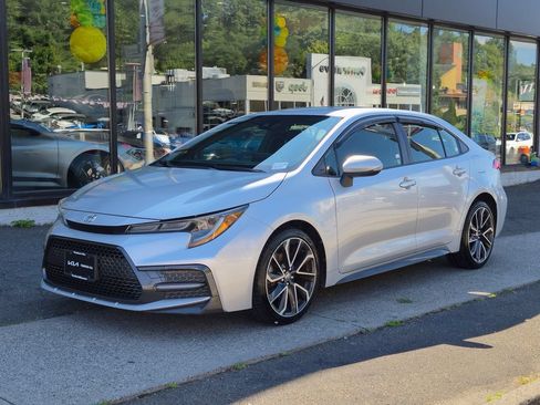 Used 2020 Toyota Corolla SE FWD image 2
