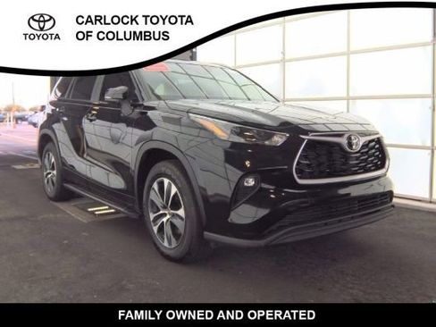 Used 2023 Toyota Highlander XLE image 2