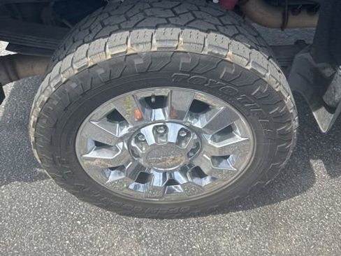 Used 2018 GMC Sierra 2500 Denali w/ Duramax Plus Package AWD/4WD image 16