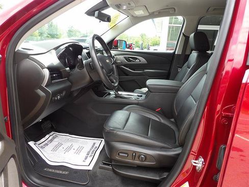 Certified 2019 Chevrolet Traverse LT w/ LT Premium Package AWD/4WD image 9