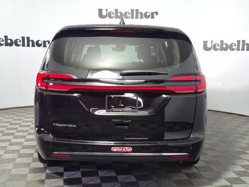 Used 2024 Chrysler Pacifica Touring-L FWD image 6