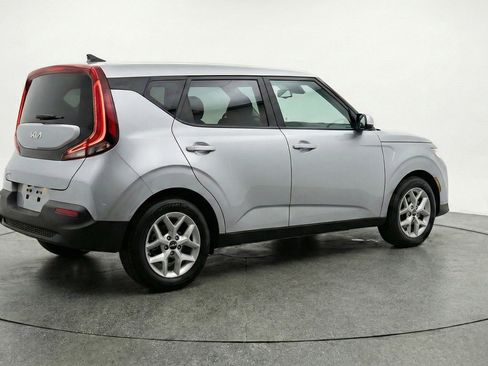Used 2025 Kia Soul LX w/ LX Technology Package FWD image 9