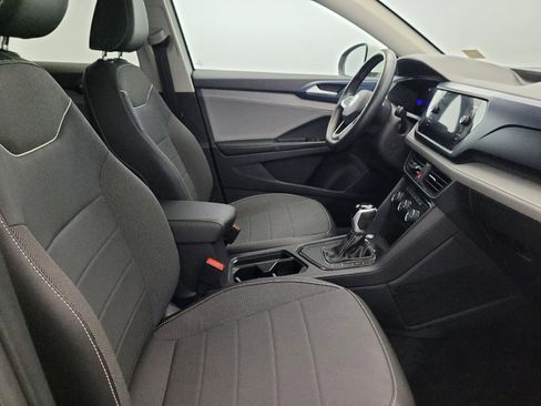 Used 2024 Volkswagen Taos SE image 21