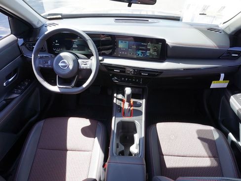 New 2025 Nissan Kicks SR image 11