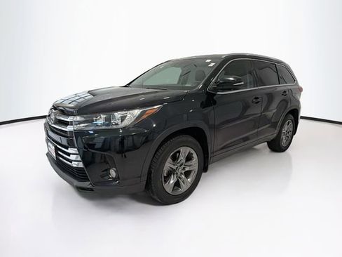Certified 2017 Toyota Highlander Limited Platinum image 3