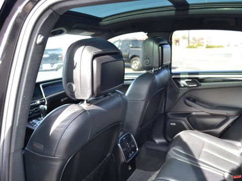 Used 2019 Porsche Macan S image 44