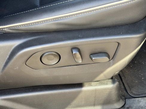 Used 2023 Chevrolet Suburban Premier image 30