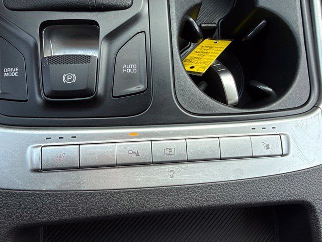 Used 2025 Kia Carnival FWD image 37