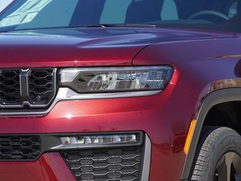 New 2026 Jeep Grand Cherokee Limited RWD image 4